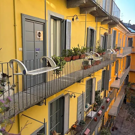 La Vecchia Milano-les Nubles Vannucci - Il Ballatoio E Il Cortile Milão