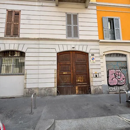 La Vecchia Milano-les Nubles Vannucci - Il Ballatoio E Il Cortile Milão