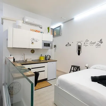 La Vecchia Milano-les Nubles Vannucci - Il Ballatoio E Il Cortile