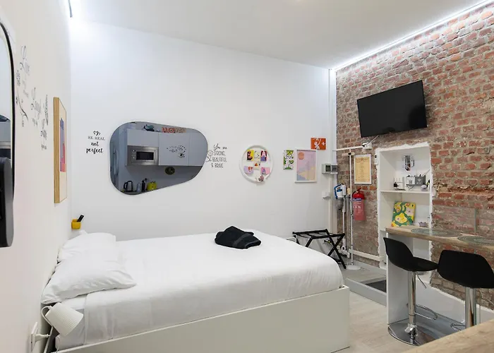 La Vecchia Milano-les Nubles Vannucci - Il Ballatoio E Il Cortile * Mediolan