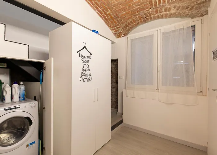 La Vecchia Milano-les Nubles Vannucci - Il Ballatoio E Il Cortile Mediolan