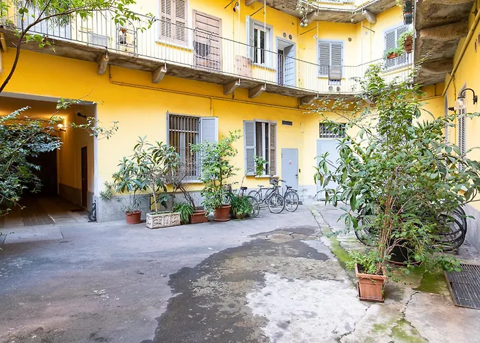 La Vecchia Milano-les Nubles Vannucci - Il Ballatoio E Il Cortile * Mediolan