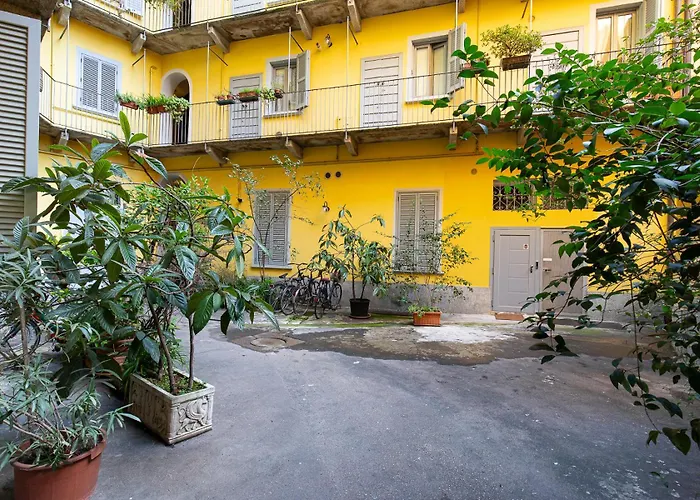 La Vecchia Milano-les Nubles Vannucci - Il Ballatoio E Il Cortile *